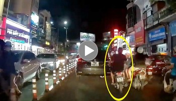 khong duoc nhuong duong thanh nien hung hang danh nguoi di xe may