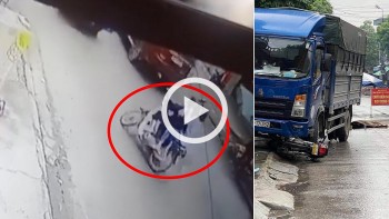 nhom nu sinh kep 3 tren xe aa truot nga vao gam xe tai