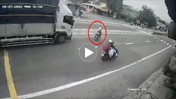 danh lai thieu quan sat 2 nguoi di xe dap dien gap nan
