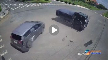 xe tai tong xe 7 cho giua nga tu 3 nguoi bi thuong