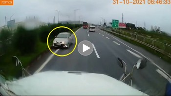 xe con di nguoc chieu tren cao toc khien nhieu container tranh ne