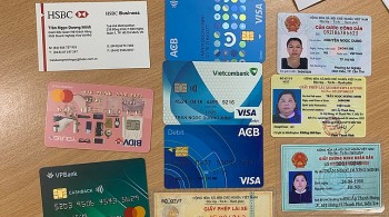 thay boi nup bong can bo ngan hang lua mua co phieu noi bo