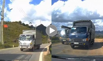 tai xe o to 2 lan suyt gap nan vi xe tai vuot au tren quoc lo