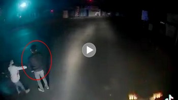 gian nguoi yeu nam thanh nien lieu minh lao dau vao xe container