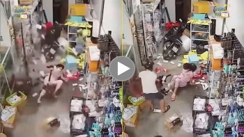sau cu vit ga chi gai lai xe sh bay nhu chim giua tiem tap hoa