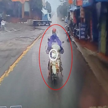 kho hieu nu ninja dieu khien xe di nguoc chieu lao vao dau o to