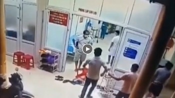 nhan vien y te bi hanh hung ngay tai phong cap cuu