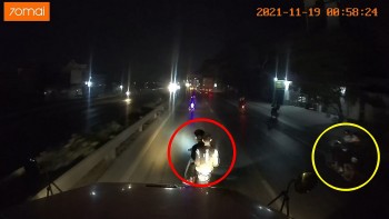 nhom thanh nien tat dau container treu gheo tai xe ca doan duong dai