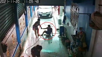 hang xom kip thoi giai cuu doi vo chong bi dien giat