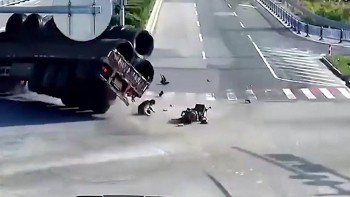 va cham voi xe dau keo tai nga tu nam thanh nien may man thoat nan