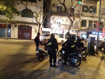 co ng an tp ha noi tru c 100 qua n so pha n luo ng cho ng dua xe co vu dua xe de m noel