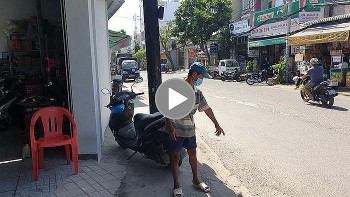 bon thanh nien dung sung dien ngang nhien bat trom cho ngay truoc mat chu