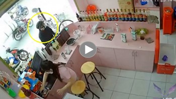 nguoi dan ong dan canh trom dien thoai nhanh nhu chop