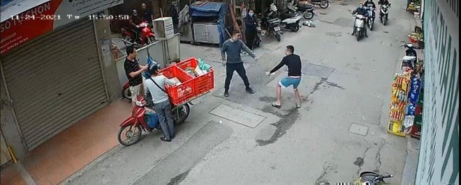 Sáng tố cáo hành vi lấn chiếm ngõ, chiều "nhận" 3 nhát dao đâm