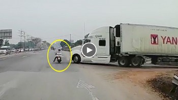 thot tim man thoat chet trong gang tac ngay truoc dau xe container