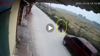 dung duoi duong nu hoc sinh bi xe ban tai tong trung roi bo chay