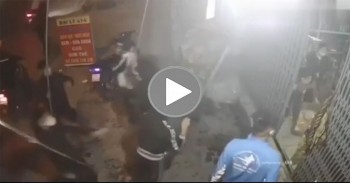 nhom nguoi cam dao phong duoi chem chu nha