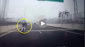 tai xe nhanh tay danh lai tranh nguoi di xe may nguoc chieu tren vanh dai 3