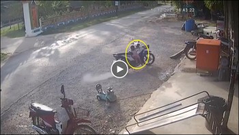 phu huynh so suat khien be gai nga khoi yen xe may