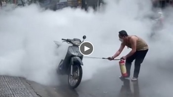 nang luong tich cuc nguoi dan ho hoan chua chay cho chiec xe cua nguoi phu nu