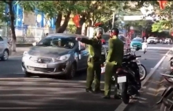 bi tuyt coi vi di nguoc chieu chien si cong an noi do lau ngay khong len pho