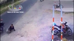 clip boc phot nguoi dan ong gia tan tat de xin tien gay phan no