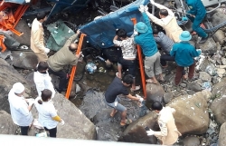 va cham voi xe may xe tai lao xuong vuc khien 3 nguoi tu vong