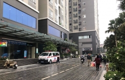 be gai 4 tuoi roi tu tang 25 chung cu pho khuong trung xuong dat tu vong