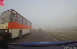 video hai o to dau dau kinh hoang vi suong mu day dac