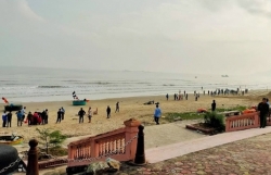 ha tinh di tam bien thien cam 2 hoc sinh bi song cuon troi