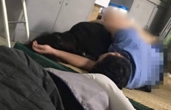 nam bac si bi to om nu sinh thuc tap ngu trong ca truc neu ly do coi quan dai