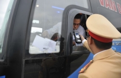 xu phat gan 400 truong hop vi pham nong do con ngay mung 1 tet