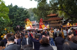 bien nguoi chen chan do ve den ba chua kho xin loc dau nam