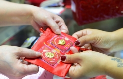 gia vang hom nay 42 qua ngay via than tai vang giam manh gan 1 trieu dongluong