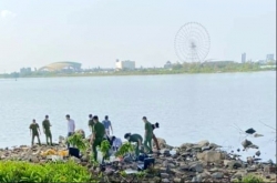 phat hien vali chua thi the bi chat thanh nhieu khuc troi tren song han