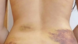 thay vo goi dien thoai chong noi con ghen danh dap da man