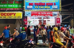 he lo nguyen nhan nguoi dan ong chem guc vo cu tai dai ly ve may bay