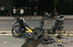 cung dua xe 2 nam thanh nien tu lao vao nhau tu vong