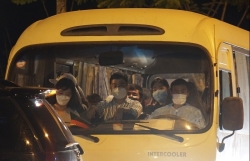 hinh anh doan du khach daegu roi da nang ve han quoc luc nua dem