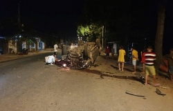 xe hop lat ngua sau cu dam vao goc cay 7 nguoi thuong vong