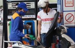 gia xang tiep tuc giam lan thu 4 tu dau nam nay