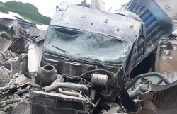 nghe an container mat lai tong sap nha dan