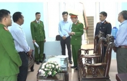 khoi to nguyen giam doc benh vien nhan tien chay bien che