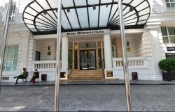 khu trung khach san metropole tung co du khach duong tinh covid 19 luu tru