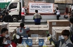 ty phu jack ma gui 1 trieu khau trang va 500000 bo xet nghiem cho my