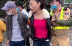 ha noi bat qua tang nguoi mau giau ma tuy tren nguoi