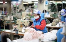 nghi luan phien khong tang ca cat giam luong vi covid 19