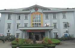 hi huu nam thanh nien rut ruot nuoc sat khuan cua benh vien mang ve nha dung phong covid 19