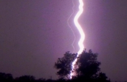 nghi hoc chong covid 19 nam sinh len ray phu cha bi set danh tu vong