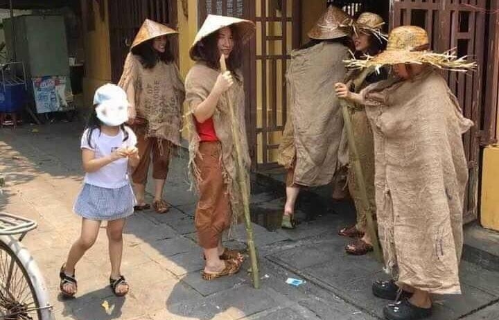 nhom nguoi dong gia an xin tai pho co hoi an len tieng xin loi